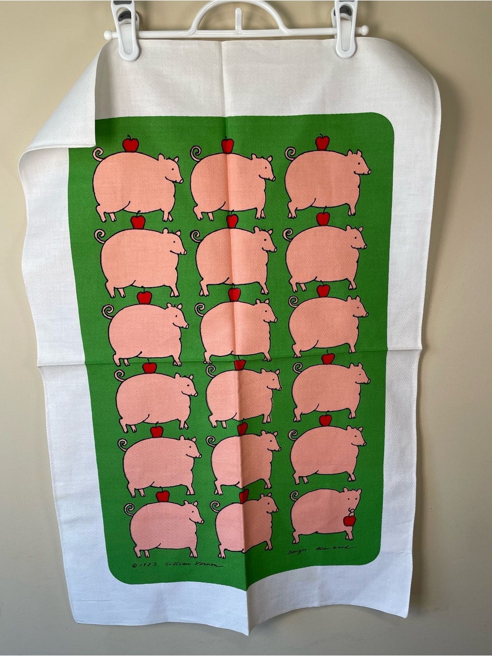 Vintage 1983 Lillian Vernon Pig Apple Tea Towel Alan Wood Design